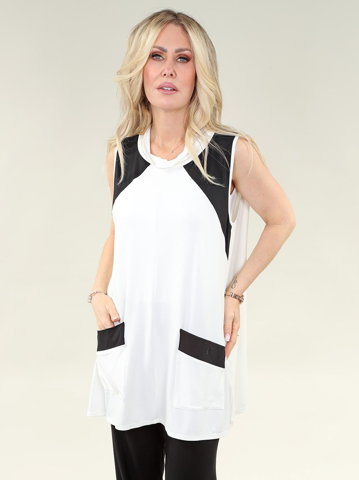 Sleeveless Tunic-Front Pouckets in A/S Ivory Black Tunic Bamboo 'Jersey