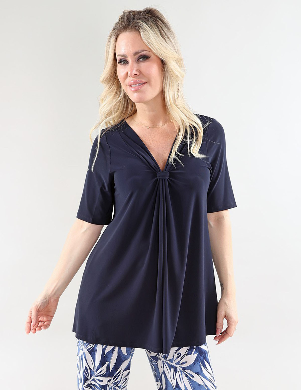 Ss Top- Knot Frt in Black Top Ity