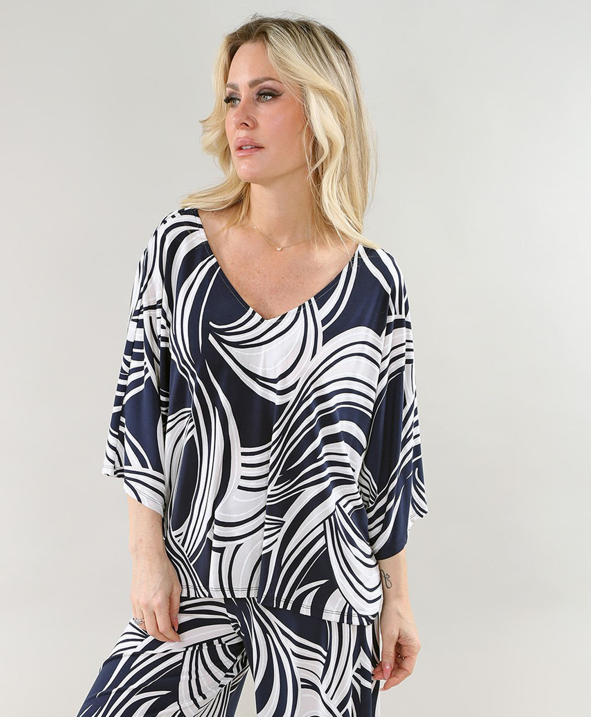 Ss Top V Neck in A/S Navy sand Top Printed Ity