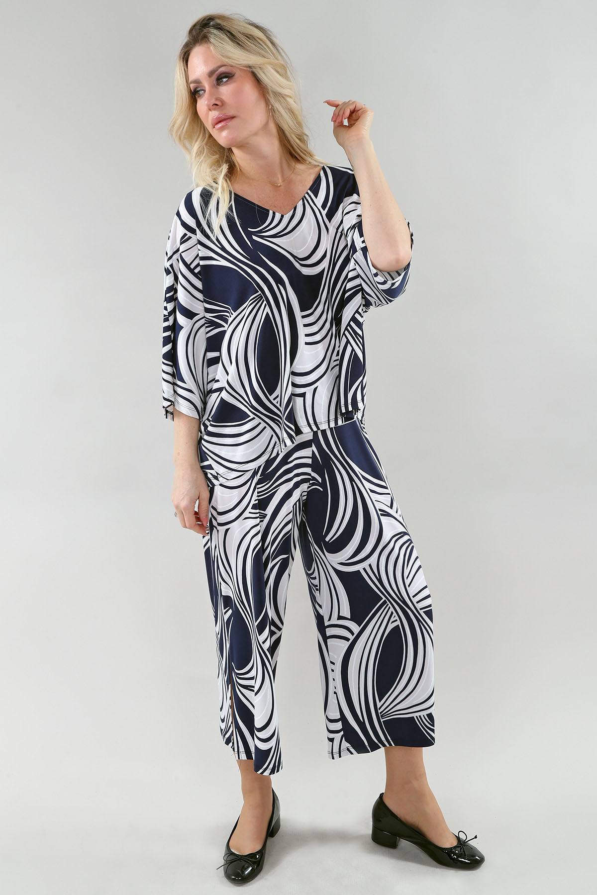 Ss Top V Neck in A/S Navy sand Top Printed Ity - Image 3