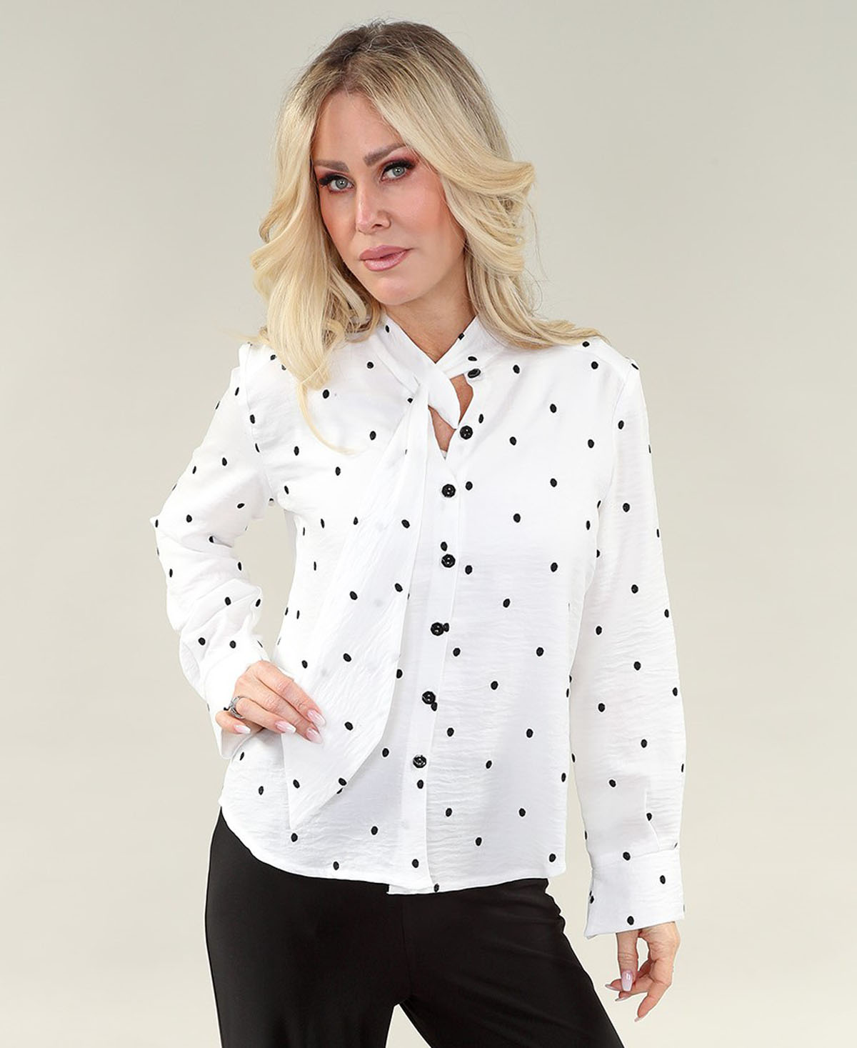 Chemise à manches longues en lin avec cravate devant