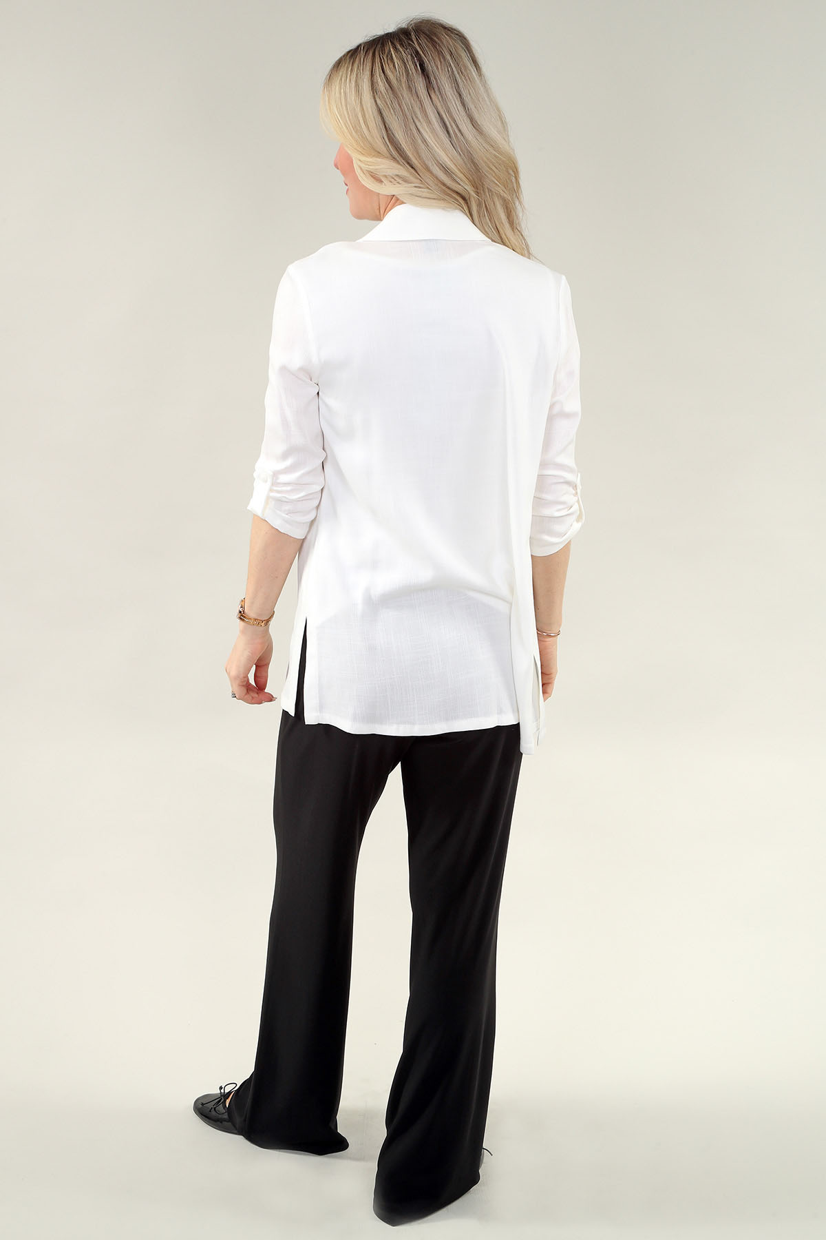 Chemise à manches retroussables motif fleur dorée - Image 2