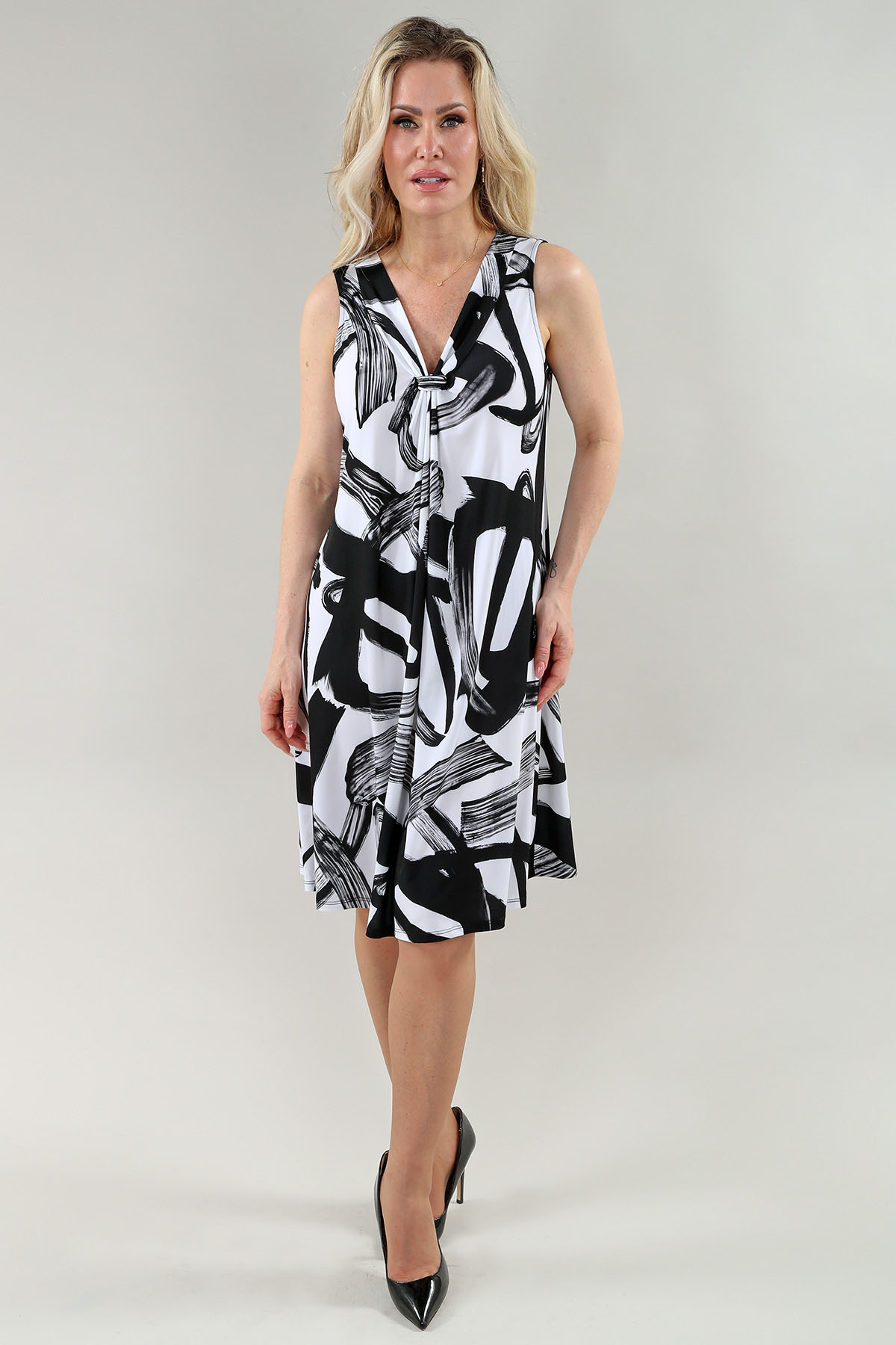 Robe sans manches nœud devant