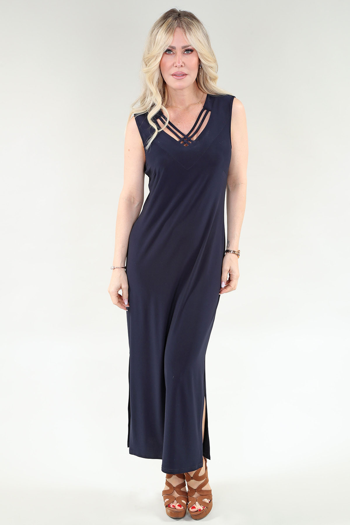 Robe longue sans manches à encolure en V avec doubles bretelles croisées