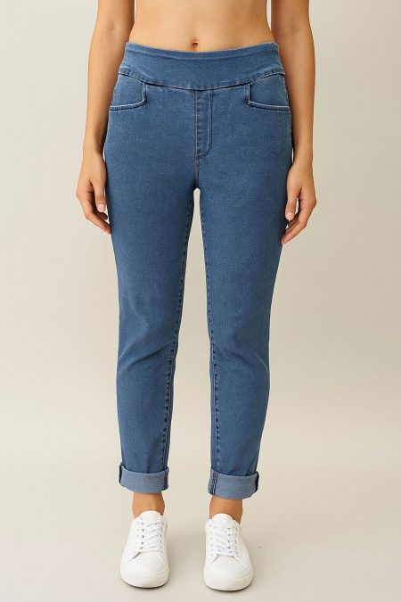 Jeans en denim stretch délavé bleu clair avec revers et poches